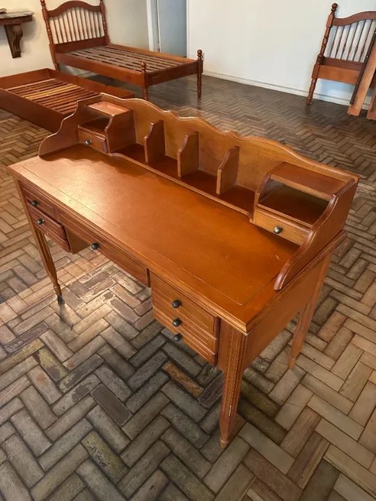 Escrivaninha em mogno 