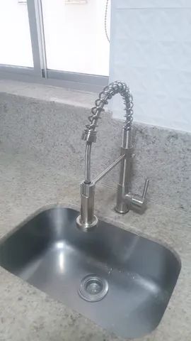 Torneira  Gourmet Monocomando aço inox  com spray extensor. Nova na Caixa lacrada.  - Foto 2