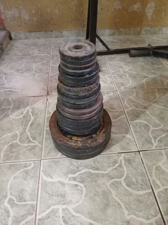 Vendo equipamentos e anilhas de academia,  treine em casa - Foto 3