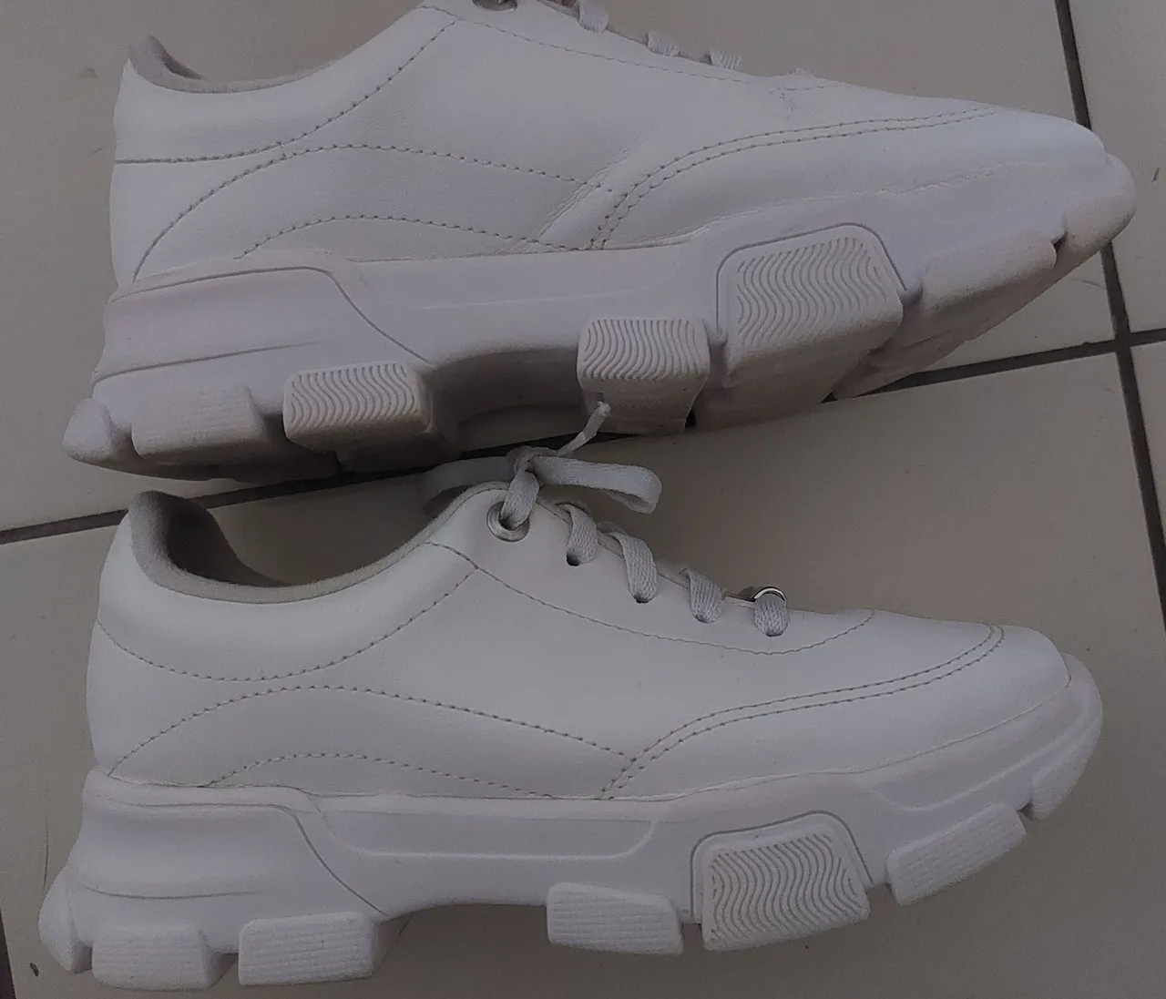 Tenis plataforma branco Molekinha tamanho 33 estado de novo