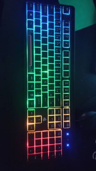 Teclado com Led Arco Iris ainda com caixa