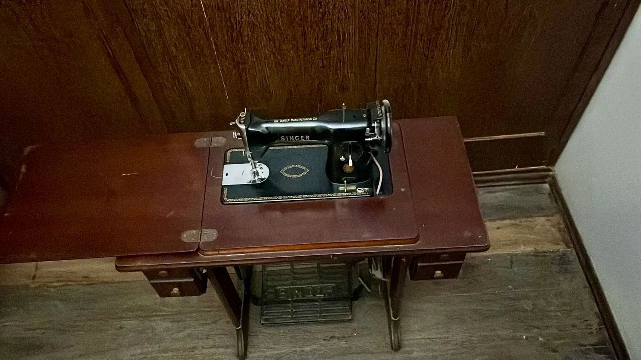 Máquina de Costura Singer Antiga (anos 60) funcionando - Foto 4