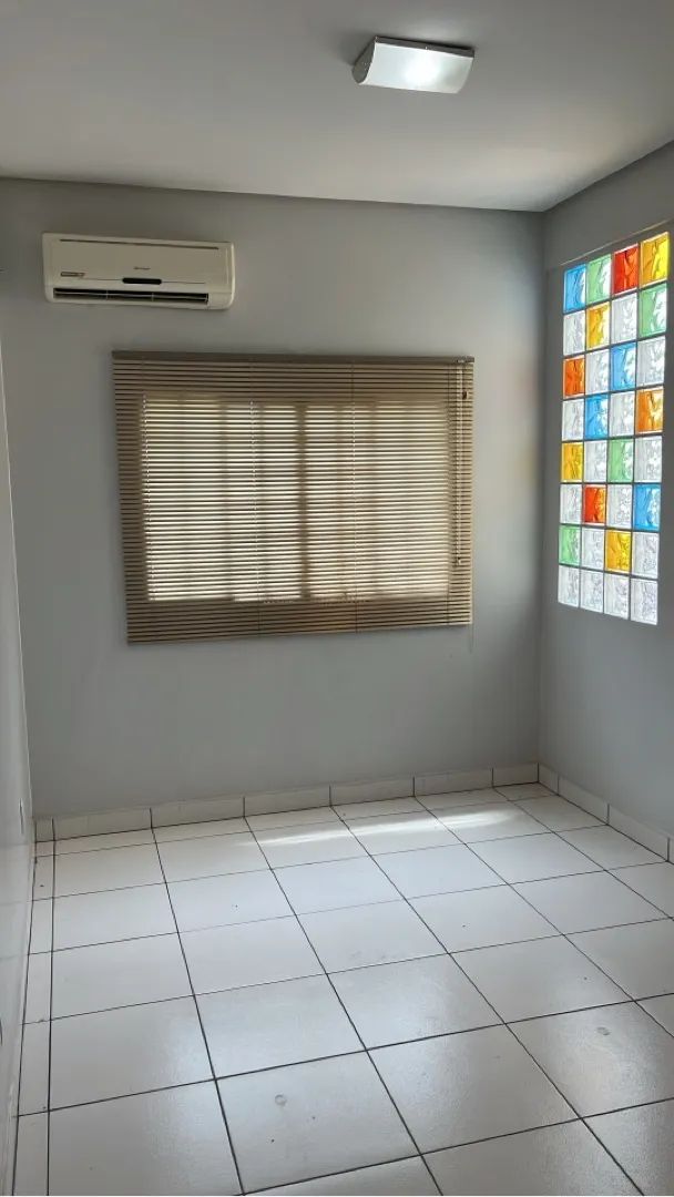 Sala comercial, com antesala. Aluguel Avenida Goiás Norte