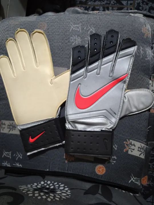Luva de goleiro da Nike GK profissional / seminova