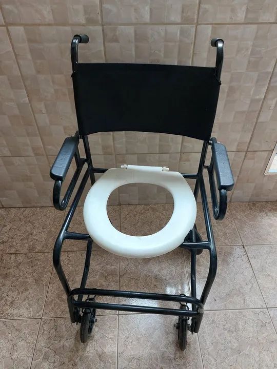 Cadeira higiênica escamoteável  - Foto 3