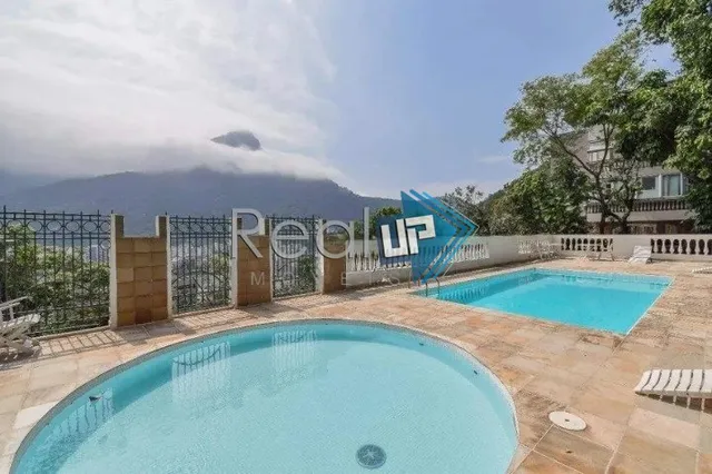 Lagoa Cobertura em Condomínio de Luxo 03 quartos - 220 m²