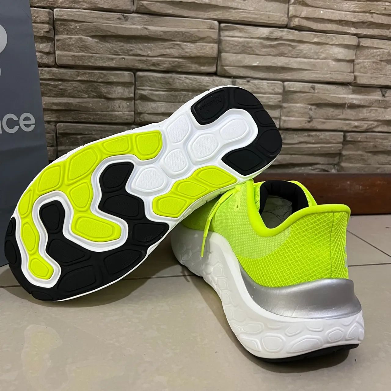 Tênis New Balance Fresh Foam tamanho 42 - Foto 4