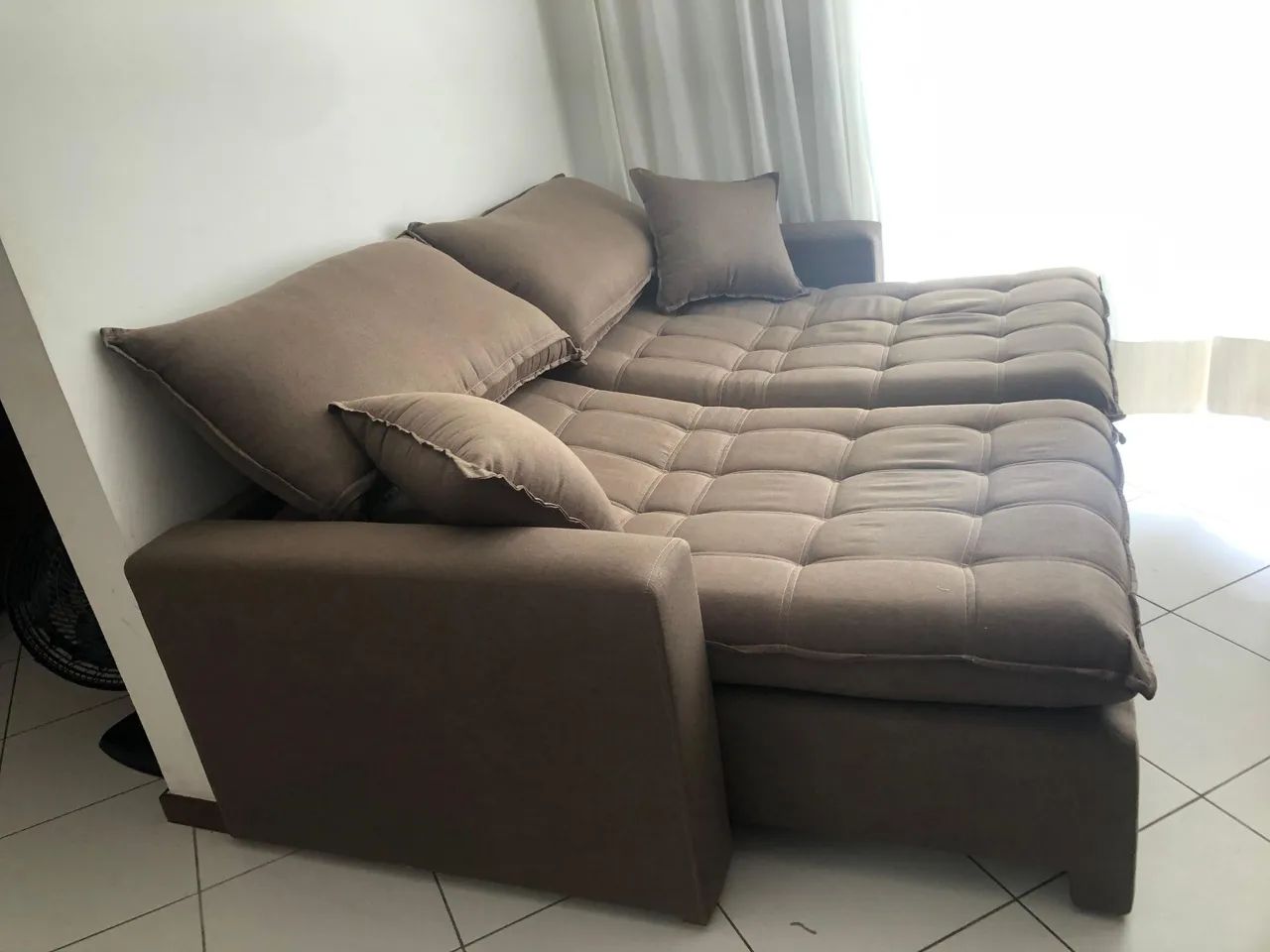 Esse sofá é muito confortável e lindo idal para APs pequenos pois não tem caixa 