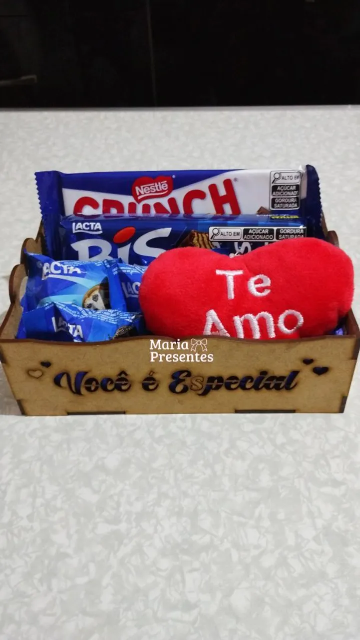 Caixa presente mdf com coração te amo e chocolates