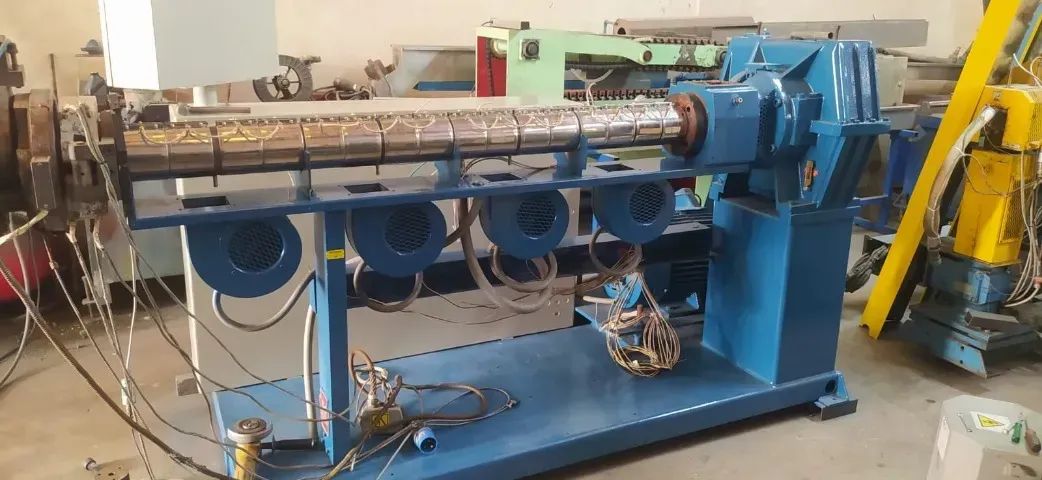Extrusora para mangueira de irrigação