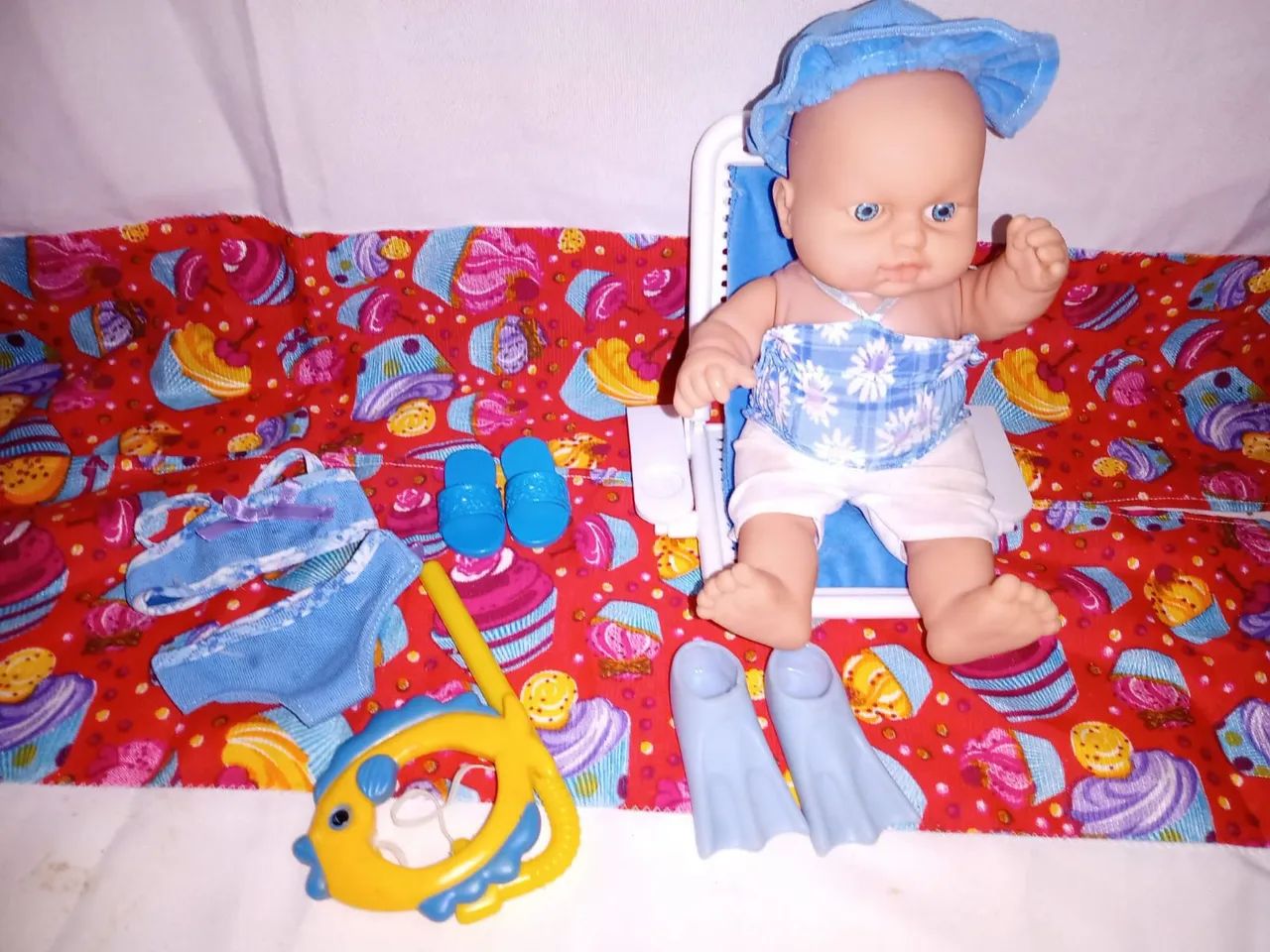 Boneca Bebê Praia com Acessórios - Foto 2