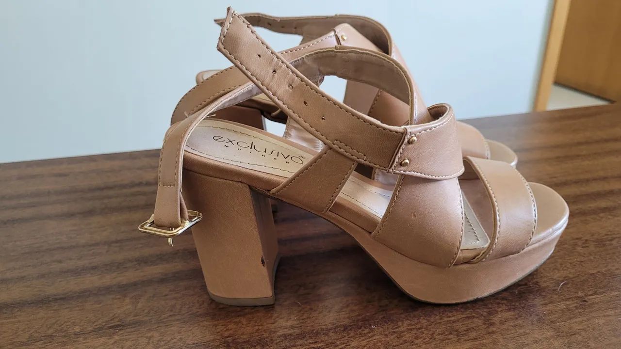 Sandália de couro n°34 da marca Exclusiva