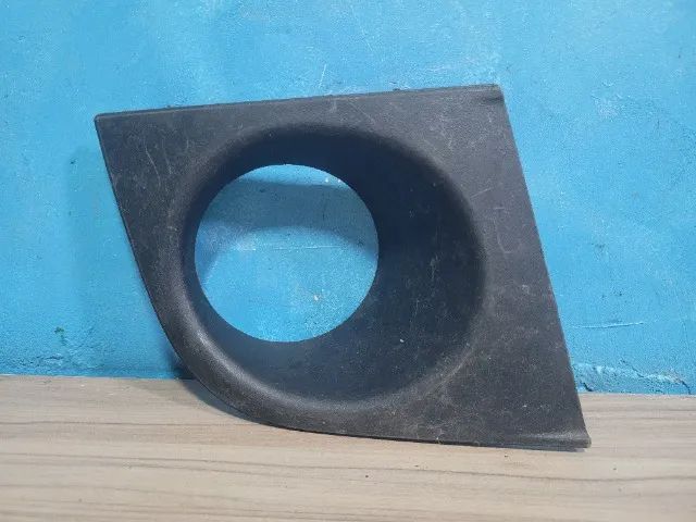 Moldura do Farol de Milha Direito Nissan Tiida 2008 a 2013