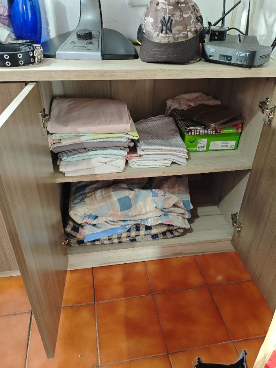 Cama com escrivaninha, portas e gavetas - Foto 3