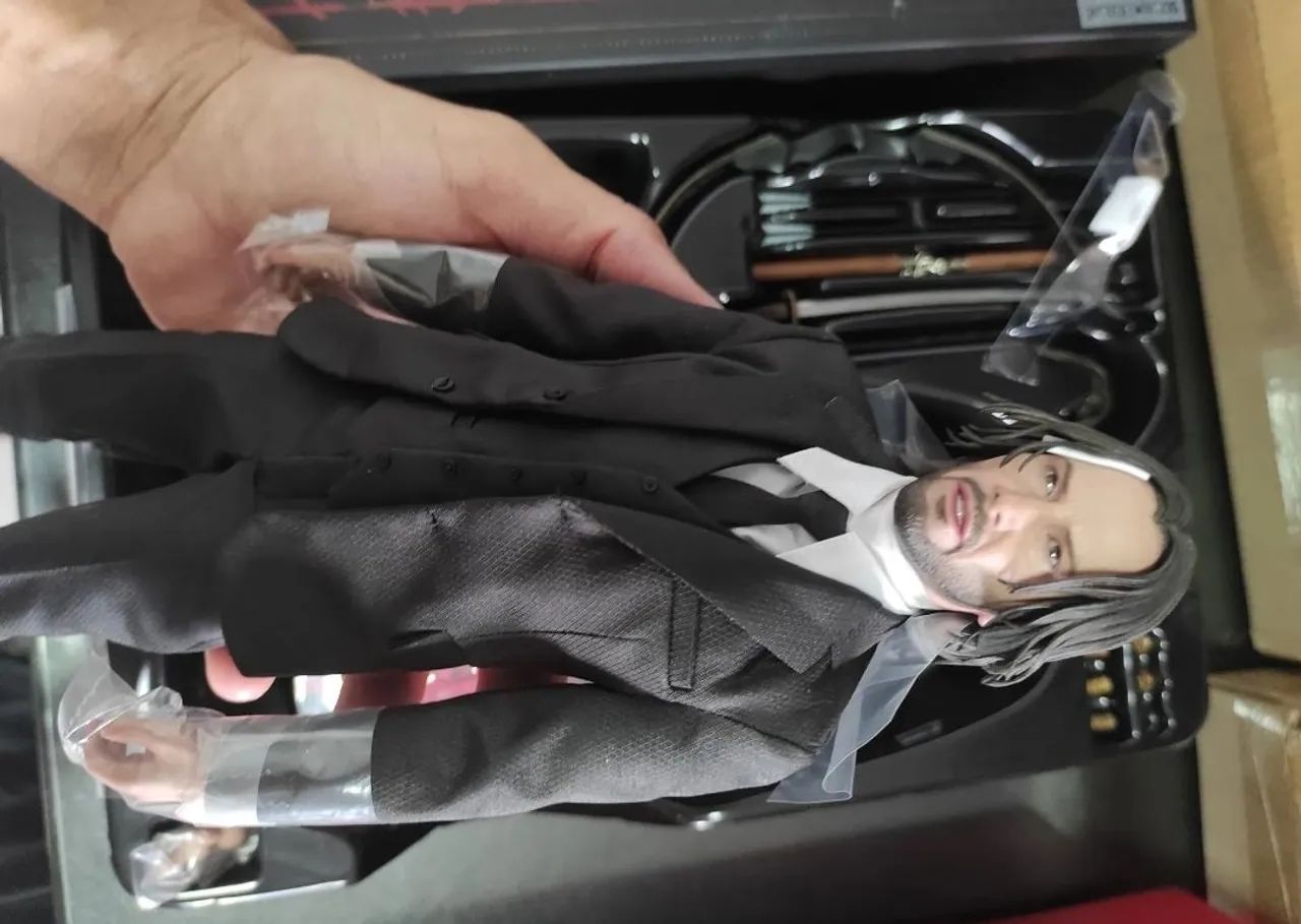 Hot Toys John Wick Chapter 4 Keanu Reeves Special Edition  - Foto 4