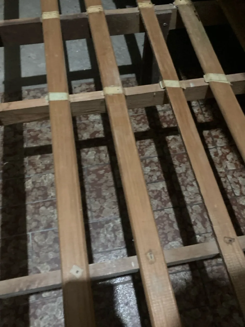 Estrado de madeira para cama