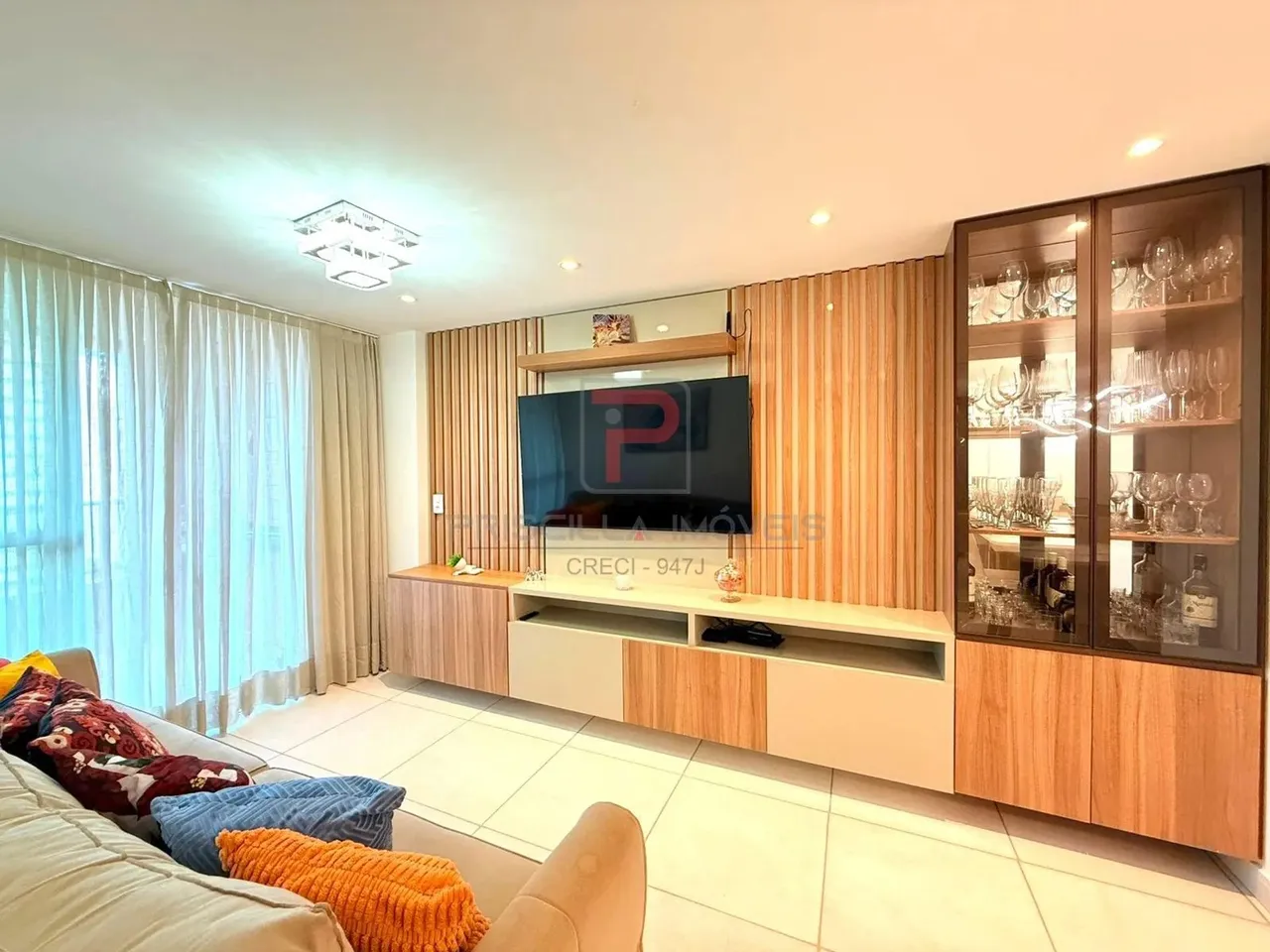 Apartamento TODO MOBILIADO E PROJETADO com 3 DORMITÓRIOS