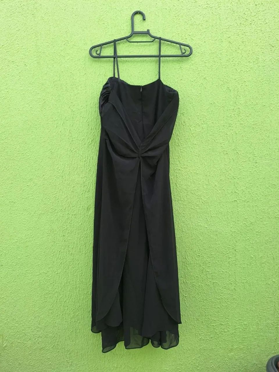 Vestido Preto Elegante com Detalhes - Foto 2