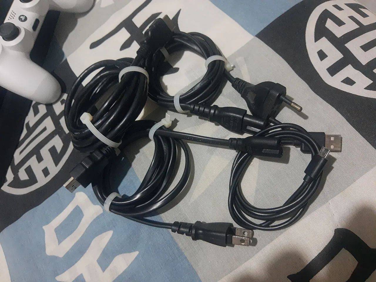 Playstation 4 Slim + jogos + cabos. - Foto 4