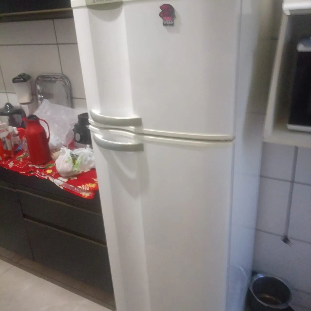 Vendo uma geladeira Eletrolux dc34 - Foto 3