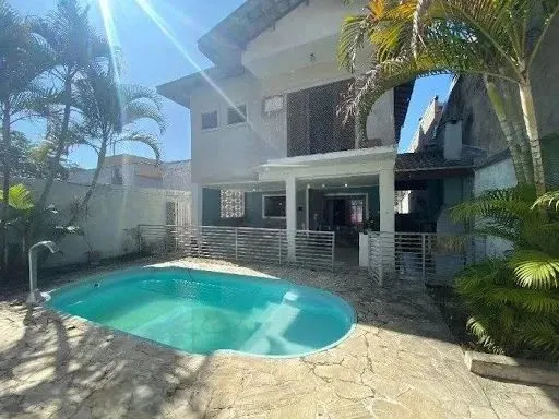 Sobrado com Piscina 3 dormitórios à venda, 178 m² por R$ 900.000 - Loteamento Villa Branca