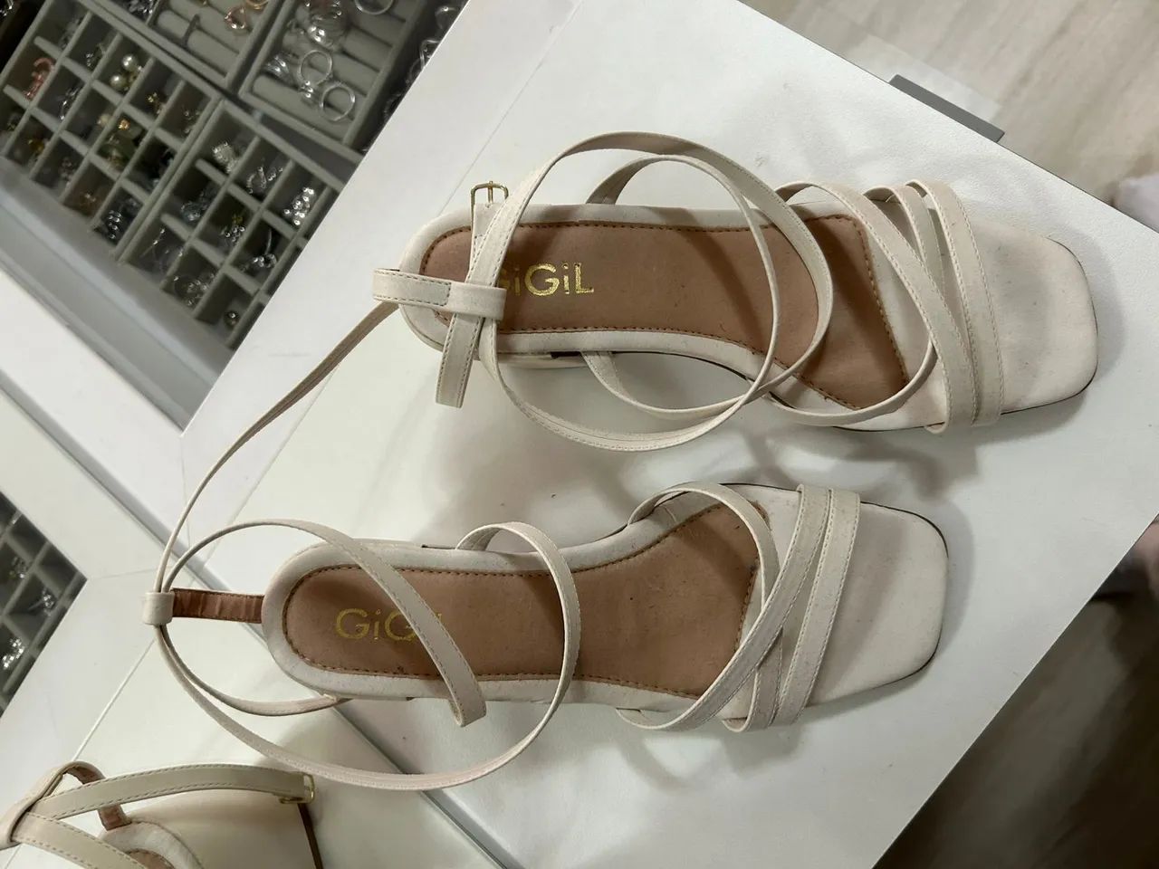 SANDÁLIA BRANCA GILGIL T/37 - Foto 2