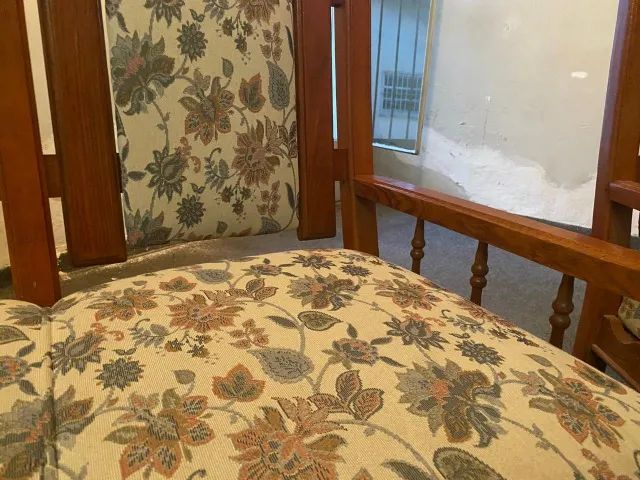 Sofas em Madeira Maciça com Estofado Gobelin Floral - Foto 5
