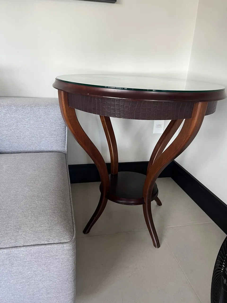 Mesa Lateral Redonda Clássica