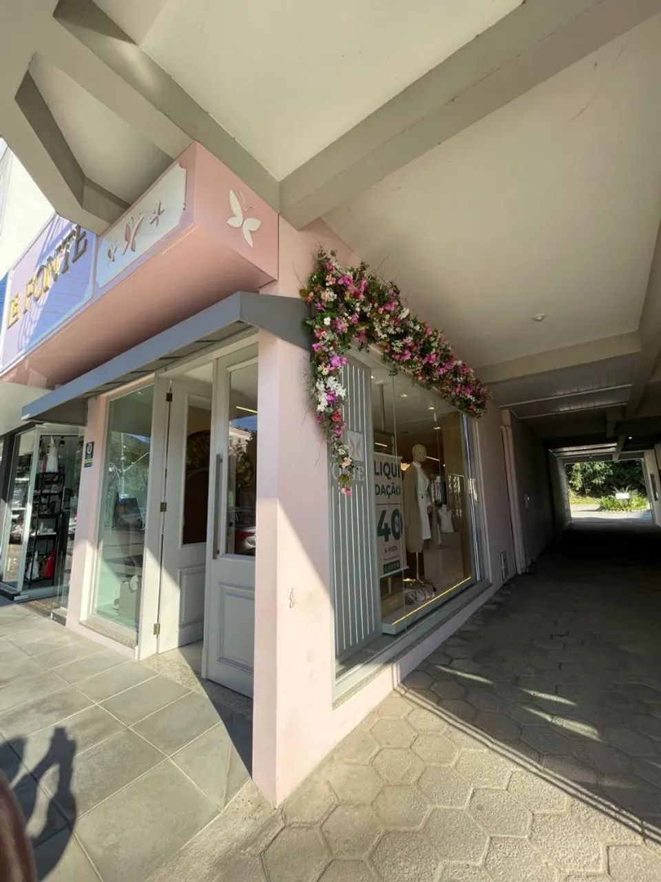 Vendo Loja (móveis e ponto comercial)