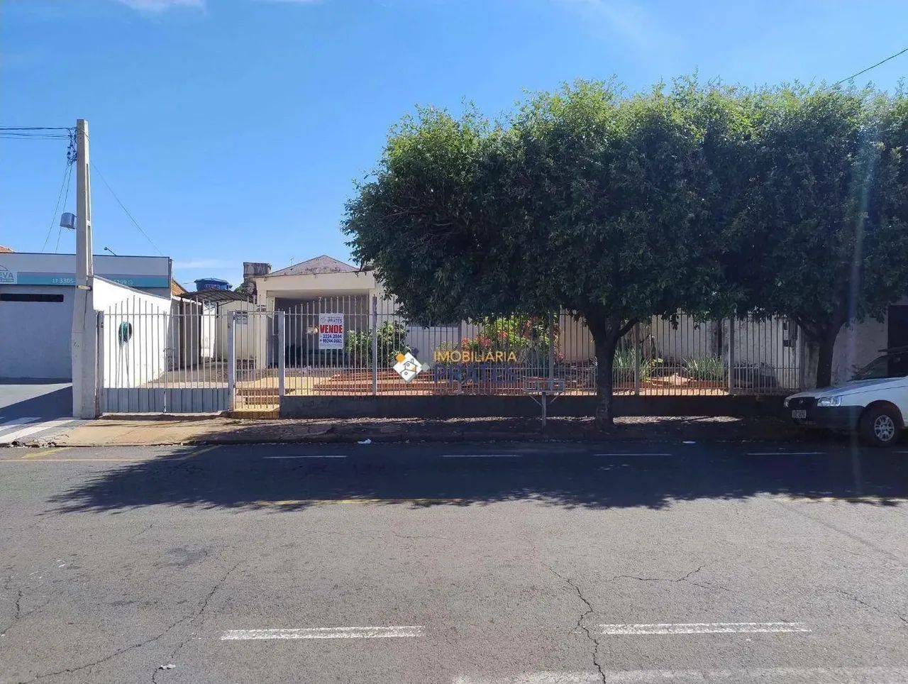 Casa comercial ou residencial na Vila Maceno, ao lado da Avenida México, perto da Avenida 