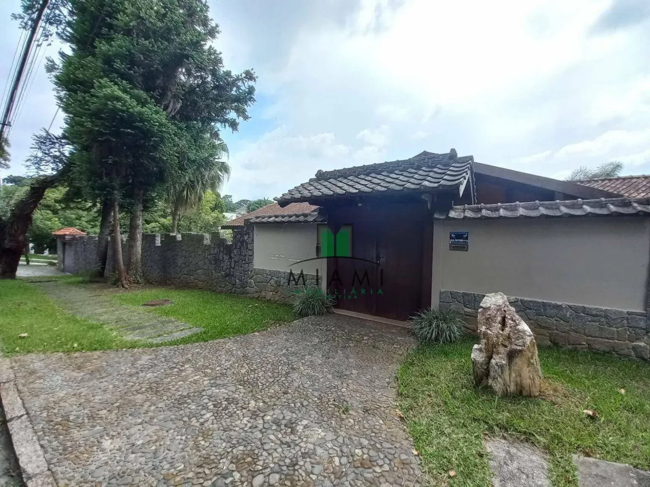 Casa com 3 dormitórios para alugar, 1100 m² por R$ 15.000,00/mês - Vista Alegre - Curitiba