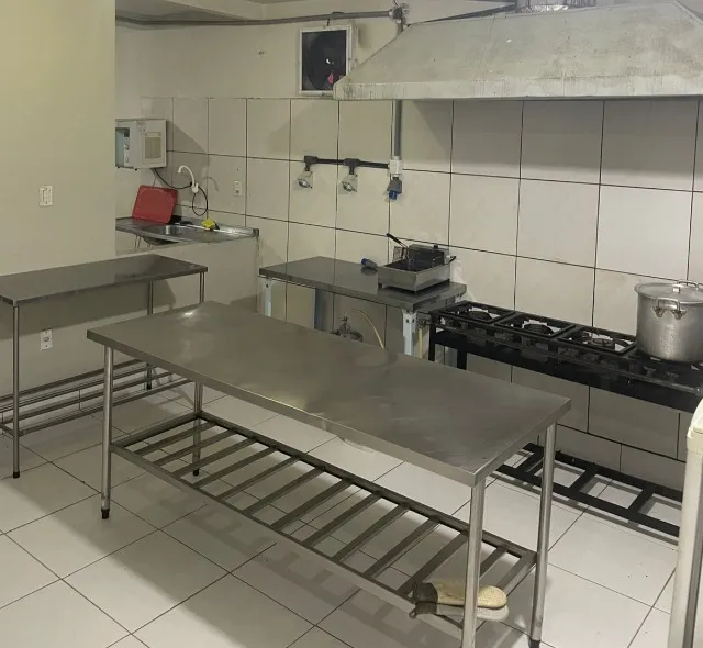 Repasso delivery e hambúrgueria ou restaurante.