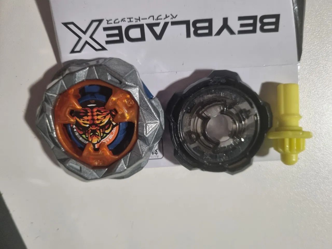 Beyblade X Golem Rock 5-60FB Original Takara Tomy + Lançador Hasbro, Novo - Foto 2