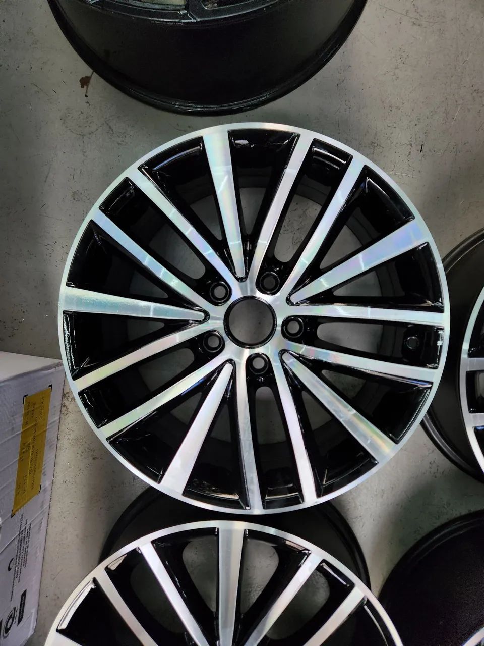 Jogo de rodas Originais Jetta TSI aro 17 - Foto 4