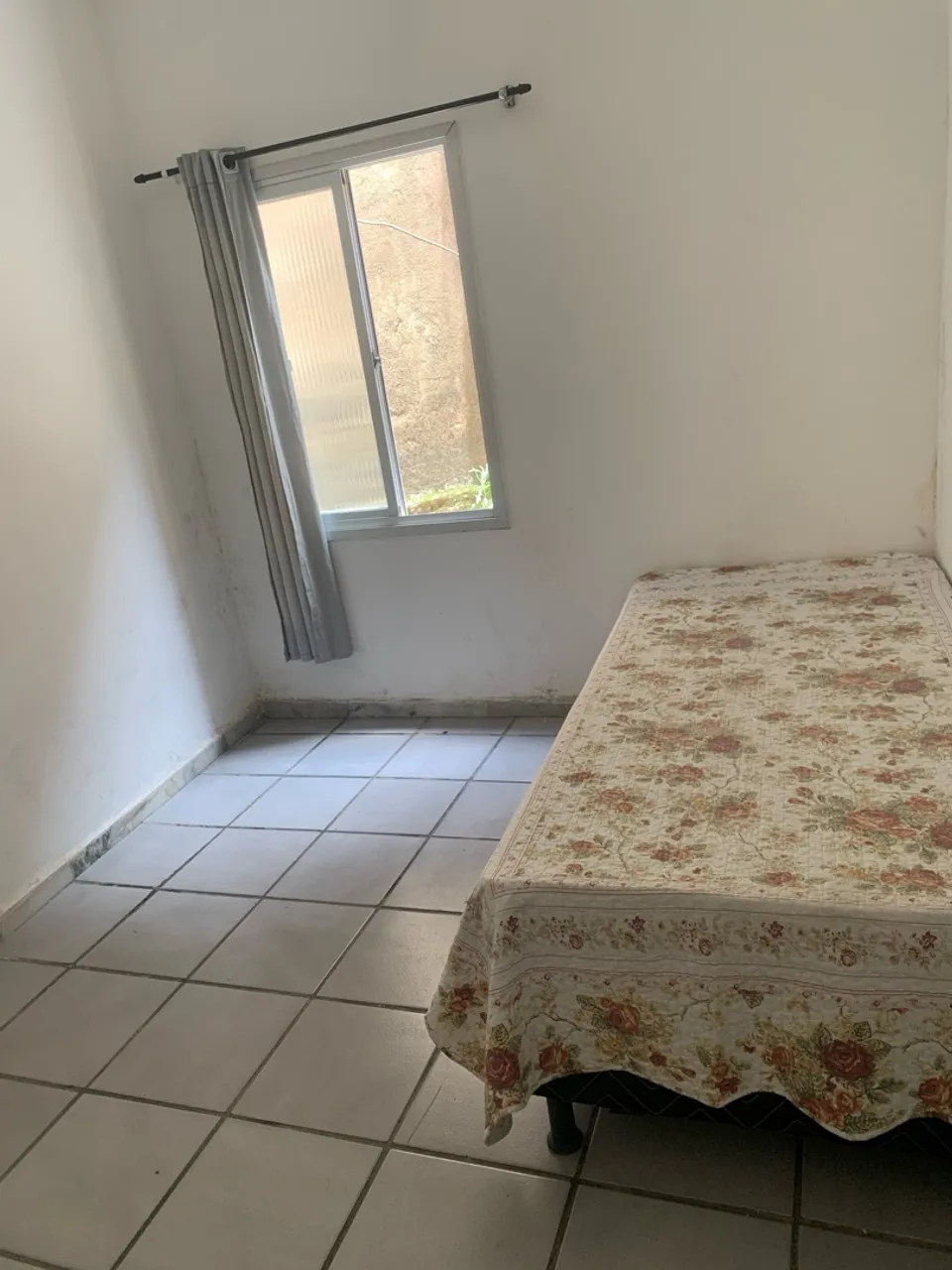 Alugo quarto meninas