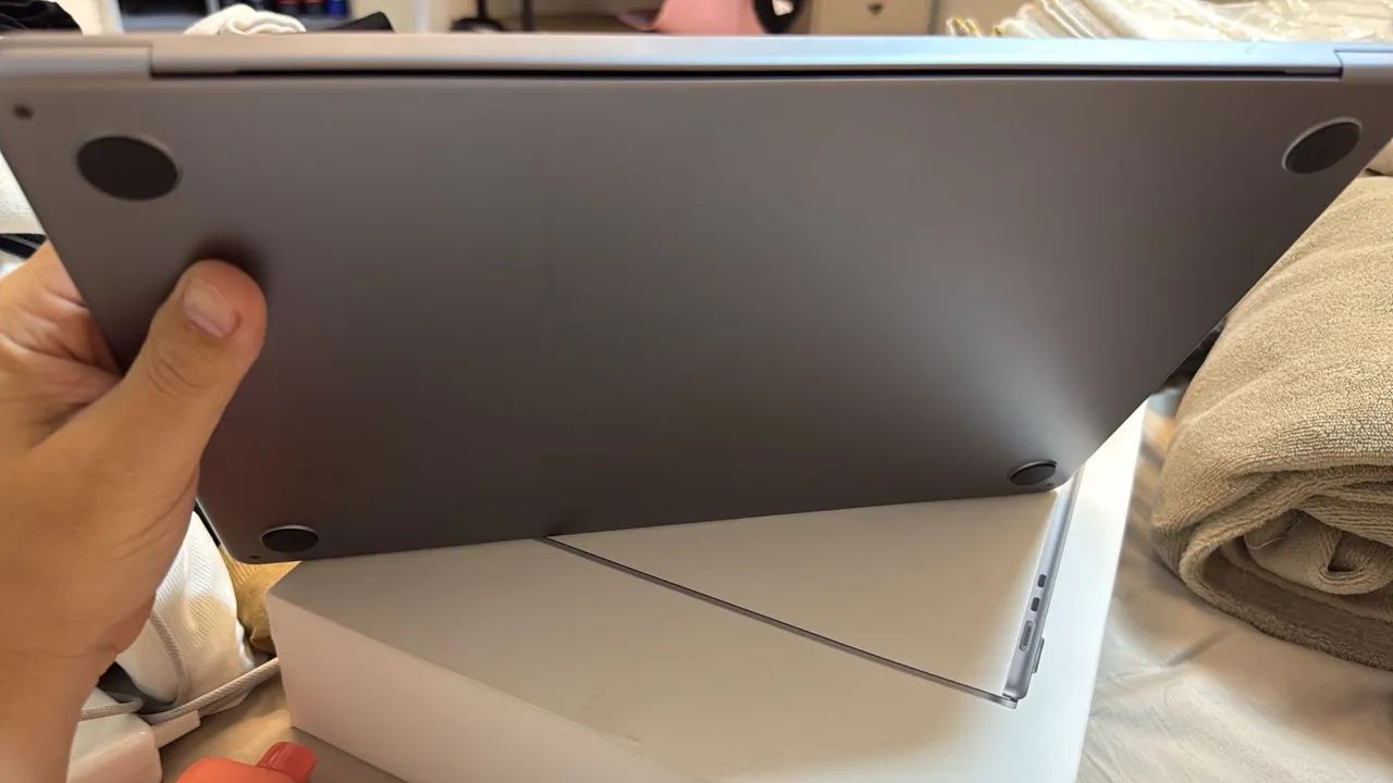 MacBook Air 15 M2 8GB SSD 512 no plástico + mouse Apple  - Foto 6