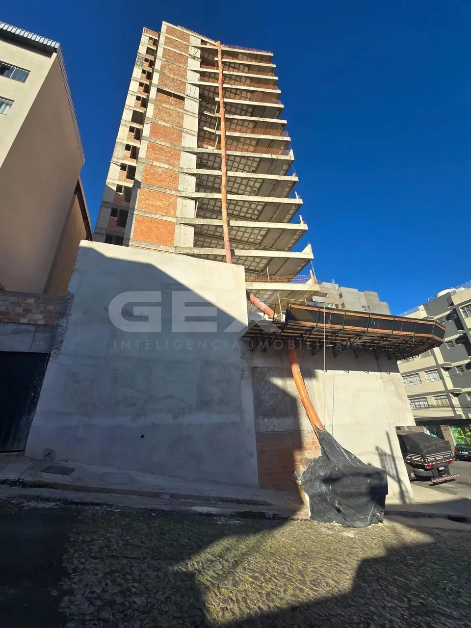 Apartamento à venda no Centro, 4 quartos sendo 3 suítes.