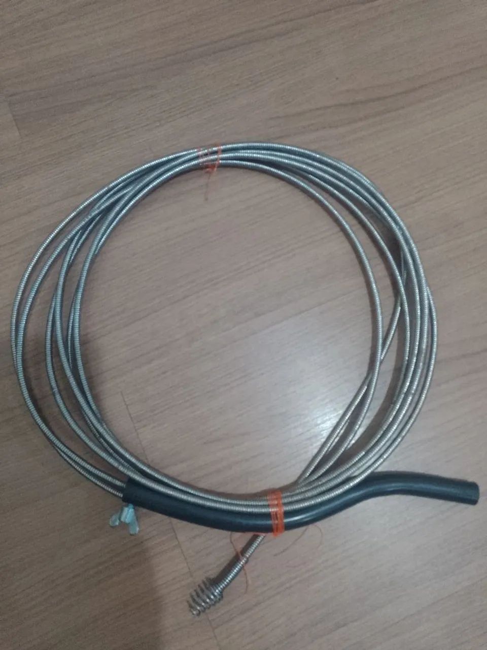 Pipe unclogging device