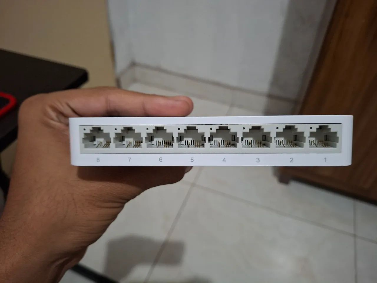 TP-LINK 8-PORT SWITCH64330129269122122