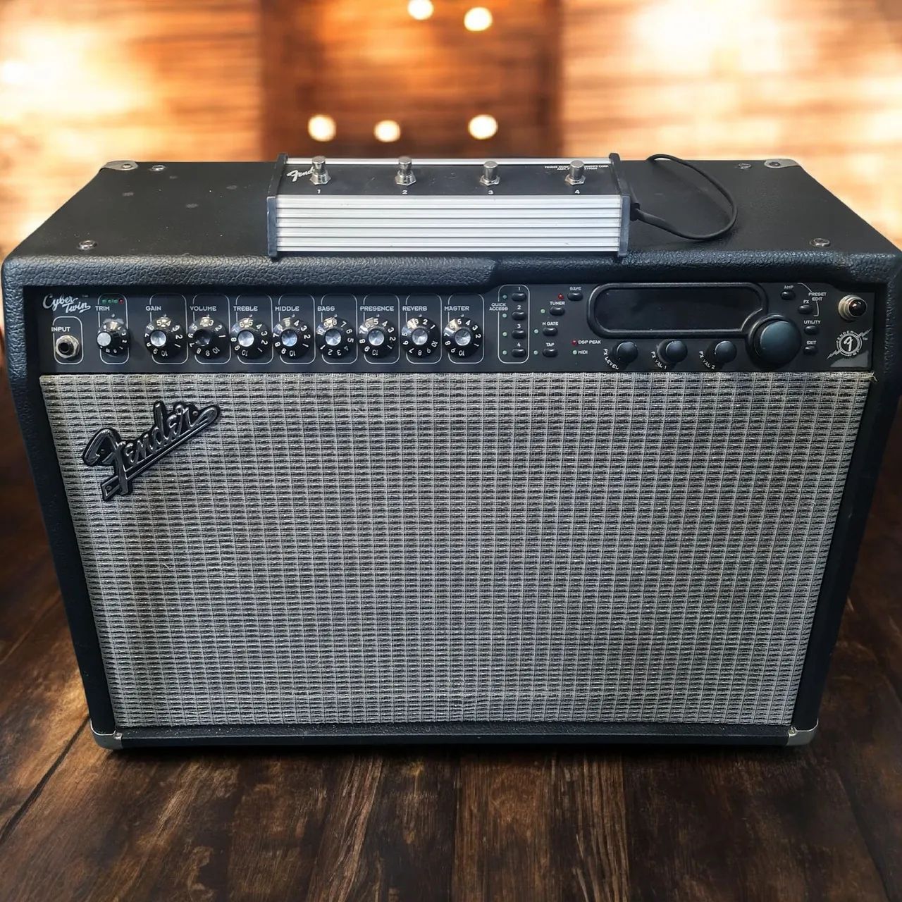 Amplificador Fender Cyber Twin pre Valvulado hibrido 