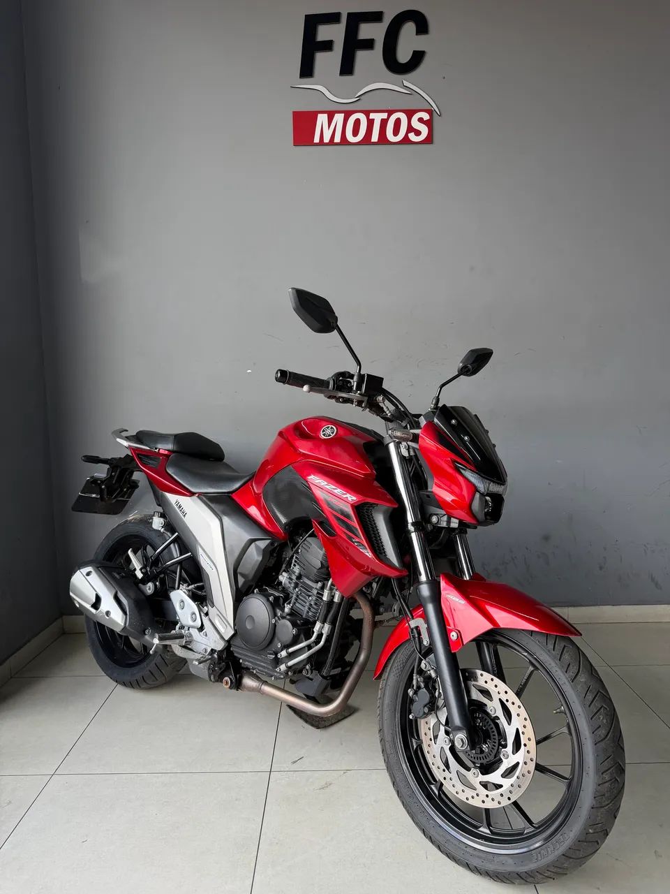 Fz25 ano 2023 ABS Faço Financiamento aceito moto na troca 