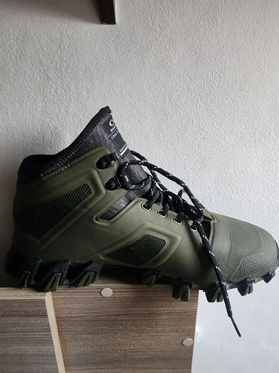 Tênis cano alto oakley delleker masculino