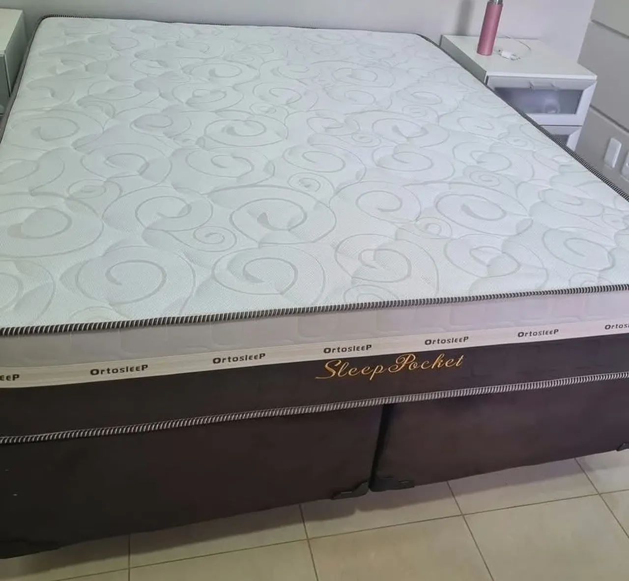 Cama Queen  com colchão molas ensacadas 