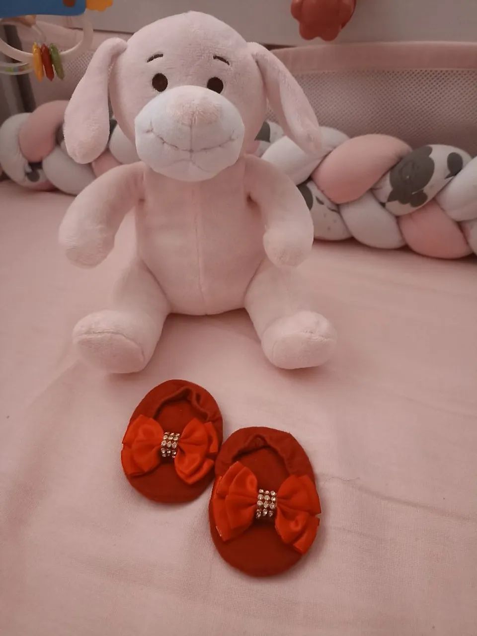 Sapatinhos de Bebê com Laço Vermelho