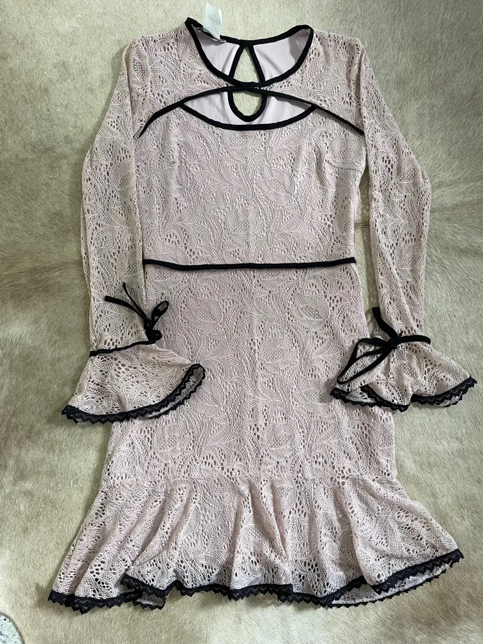 Vestido malha rendada nude com preto