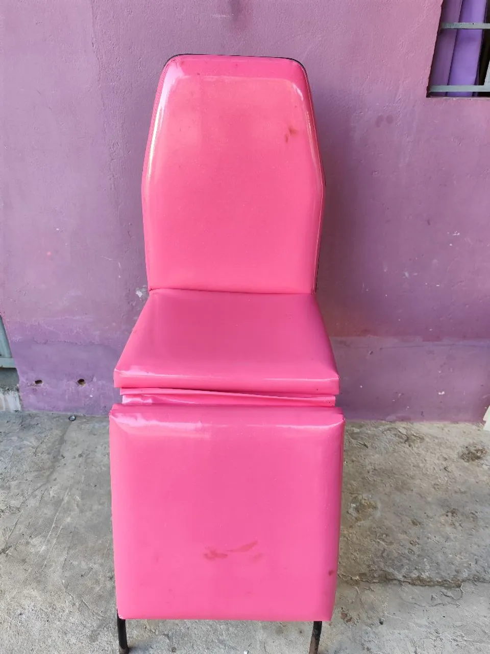 Cadeira Rosa Vintage - Design Exclusivo