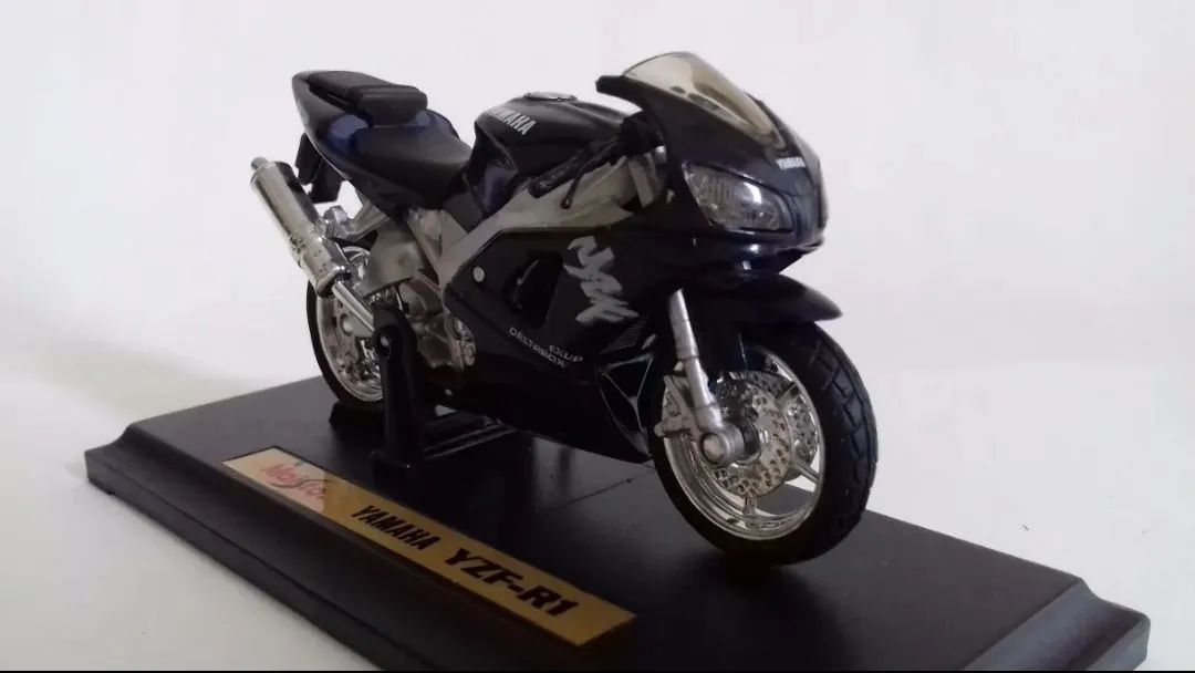 Miniatura Yamaha YZF-R1 Maisto - Foto 4