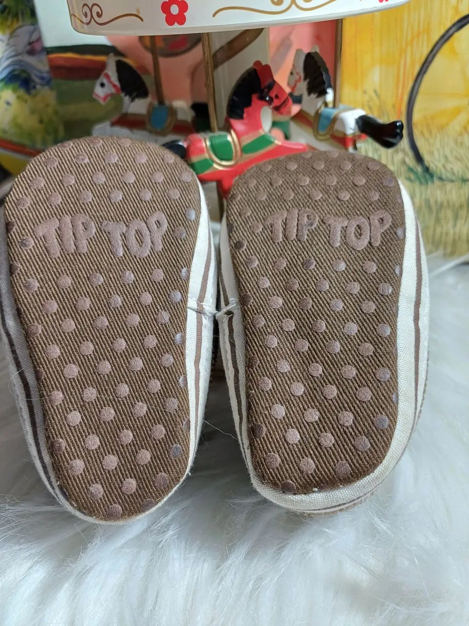 Sapatinhos de bebê Tip Top em veludo marron semi-novo - Foto 5