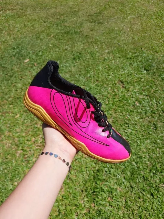 Tênis chuteira de futsal feminino