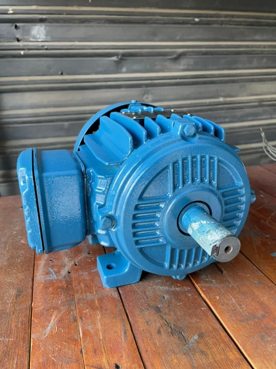 Motor elétrico WEG